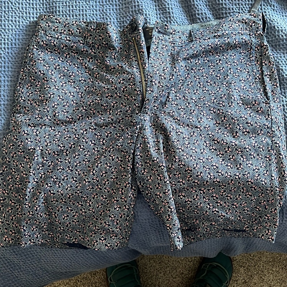 Jcrew “Stanton” short in floral pattern (35x9)